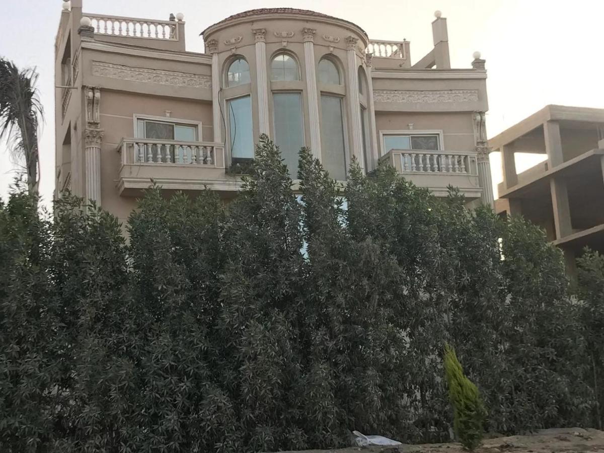 Villa Trio With Coverable Private Pool In Compound Near Mall Of Egypt *