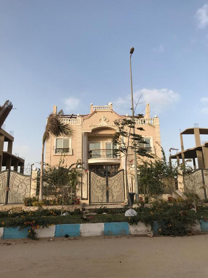 Trio With Coverable Private Pool In Compound Near Mall Of Egypt Villa