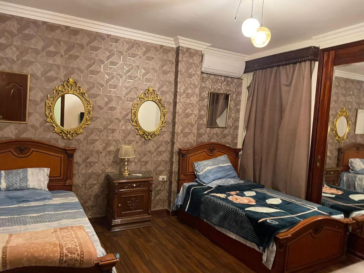 Villa Trio With Coverable Private Pool In Compound Near Mall Of Egypt *