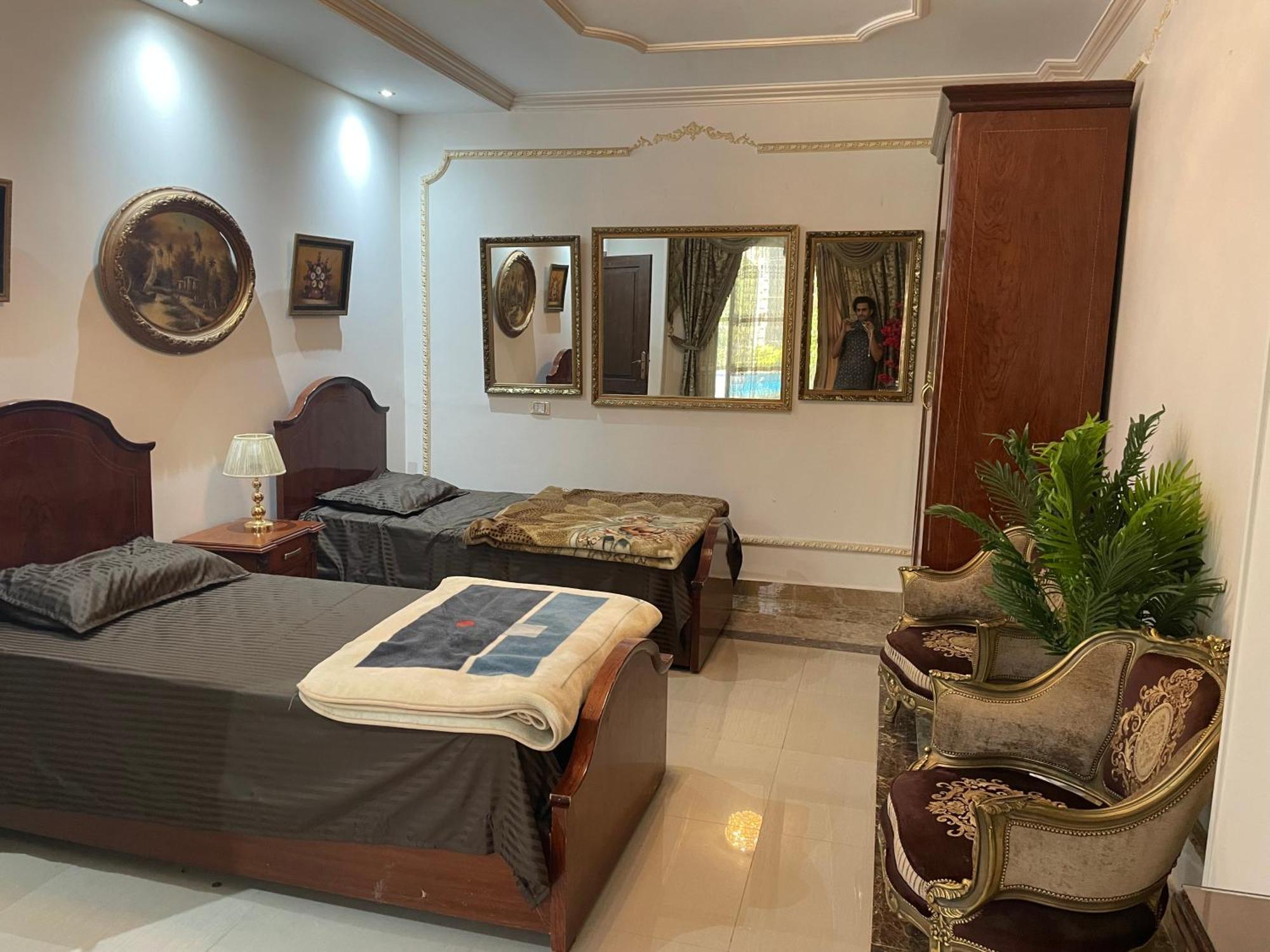 Villa Trio With Coverable Private Pool In Compound Near Mall Of Egypt *