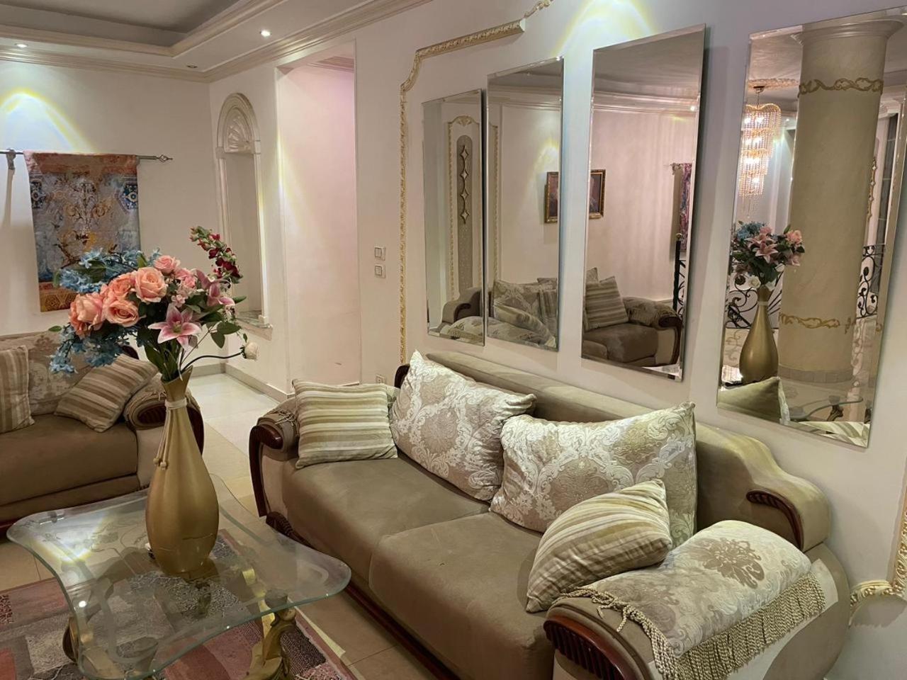 Trio With Coverable Private Pool In Compound Near Mall Of Egypt *