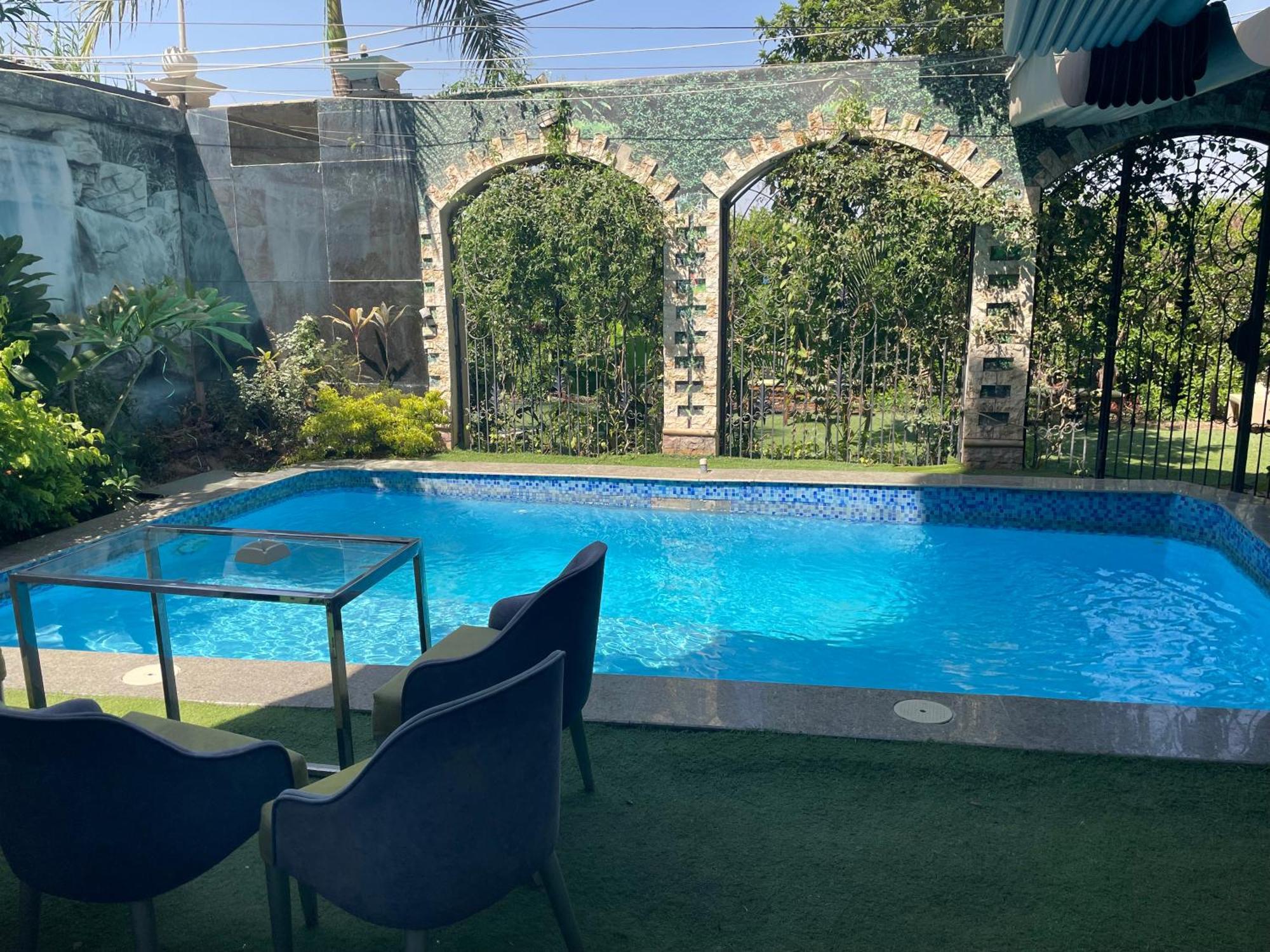 Trio With Coverable Private Pool In Compound Near Mall Of Egypt *