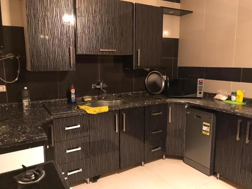 Villa Trio With Coverable Private Pool In Compound Near Mall Of Egypt *