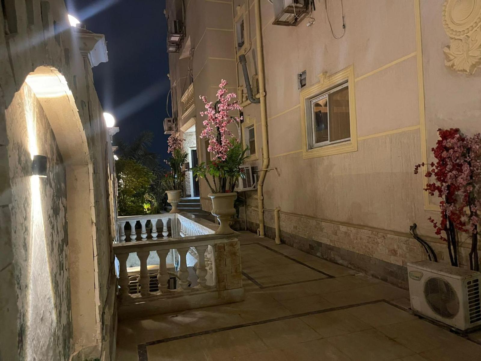 Trio With Coverable Private Pool In Compound Near Mall Of Egypt *