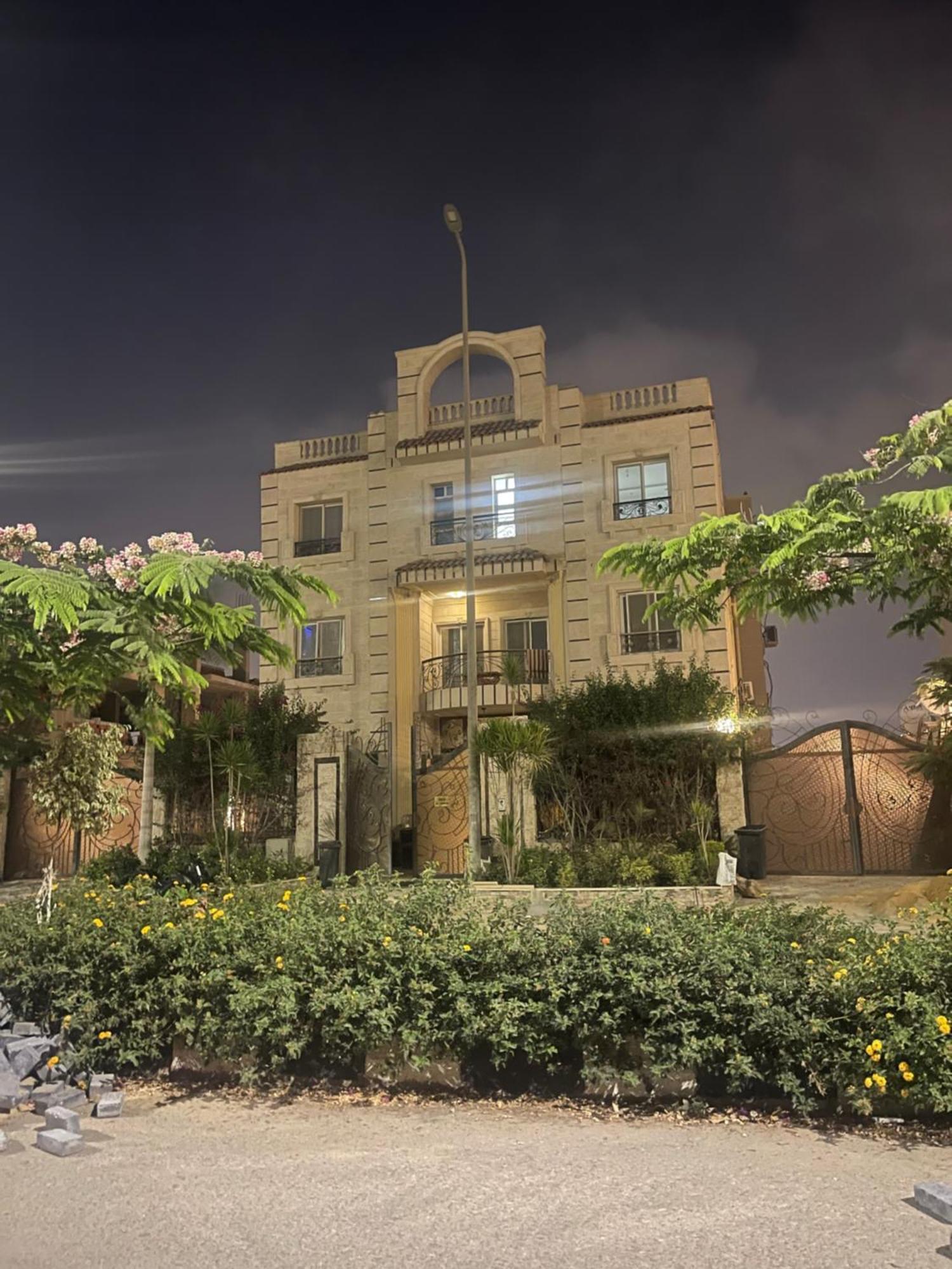 Trio With Coverable Private Pool In Compound Near Mall Of Egypt Sheikh Zayed City