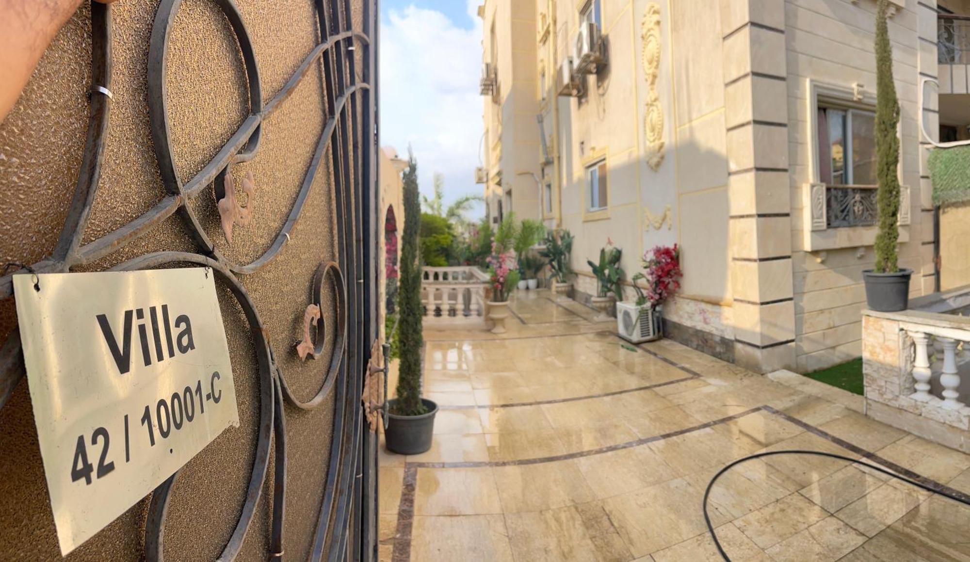 Vilă Trio With Coverable Private Pool In Compound Near Mall Of Egypt